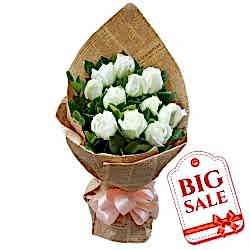 12 Snow White Roses Bouquet