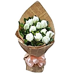 12 Snow White Roses Bouquet